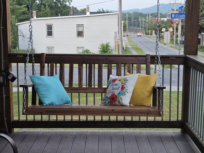 porch swing - 57 Manor Ave