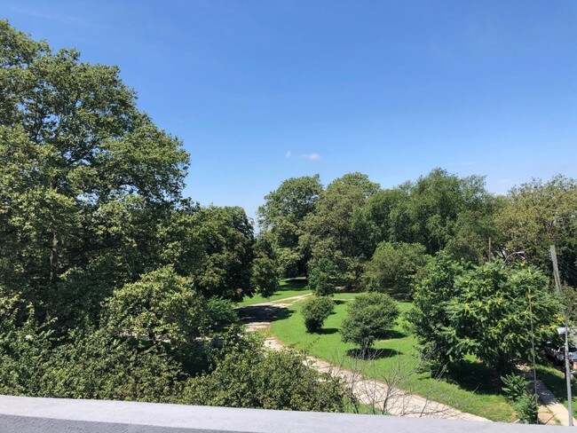 Foto del edificio - 9220 Skidmore Ave