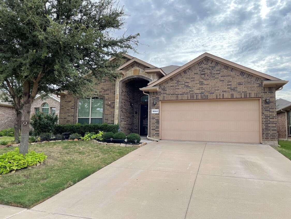 Foto principal - COMING SOON!! 3/2/2 Westover Village