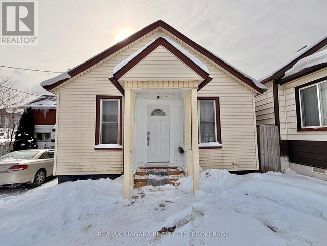 Building Photo - 4850 Huron St