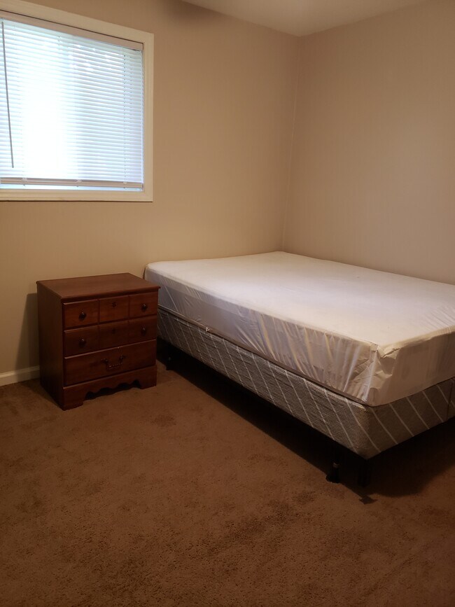 Habitación 1 - Vista 2 - 1100 Hicks Ct