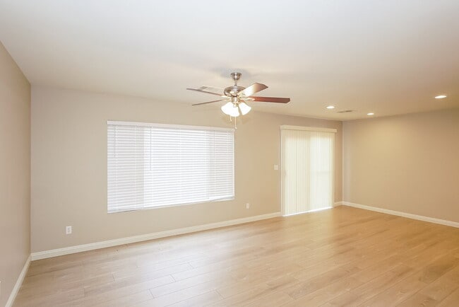 Foto del edificio - 7924 Anaheim Mountain Ave