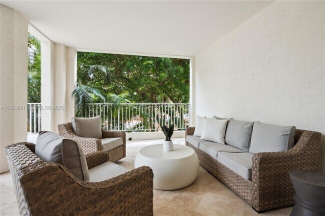 Foto del edificio - 715 Crandon Blvd