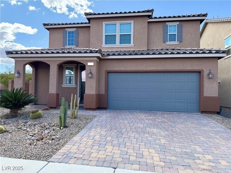 Foto principal - 745 Shiva St