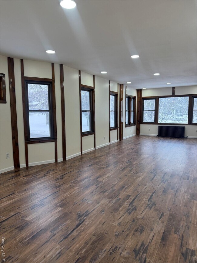 Building Photo - 173 Mansion St