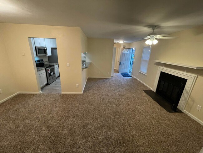 Building Photo - 465 Peregrine St