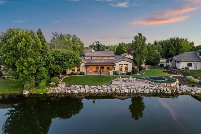 Foto del edificio - Resort Living in Desirable Eagle Idaho