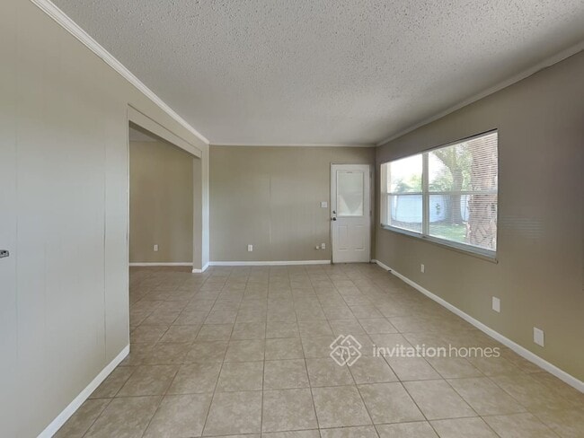 Building Photo - 908 59th St W