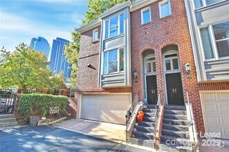 Building Photo - 325 W 7th St