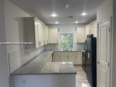 Foto del edificio - 611 NE 28th St