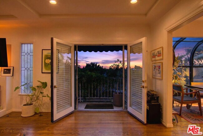 Foto del edificio - 8998 Lloyd Pl