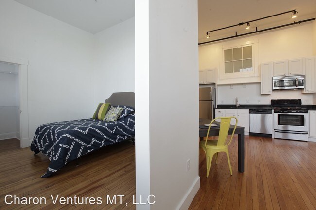 Building Photo - 1 br, 1 bath Apartment - 423 Plum Street