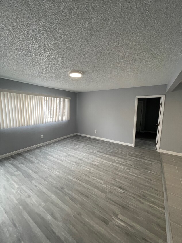 Foto principal - 10003 Grape St