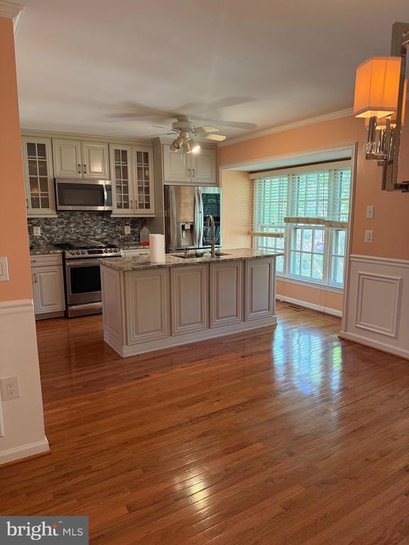 Foto del edificio - 5149 Woodmire Ln
