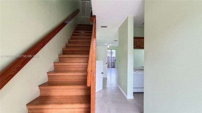 Foto del edificio - 870 NE 212th Terrace