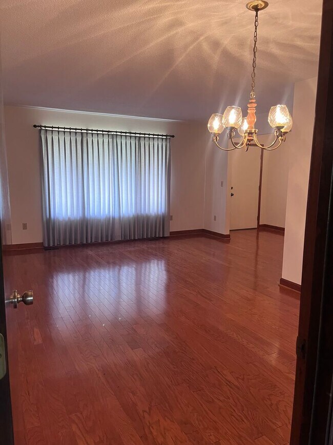 Foto del edificio - 302 Turnpike Rd