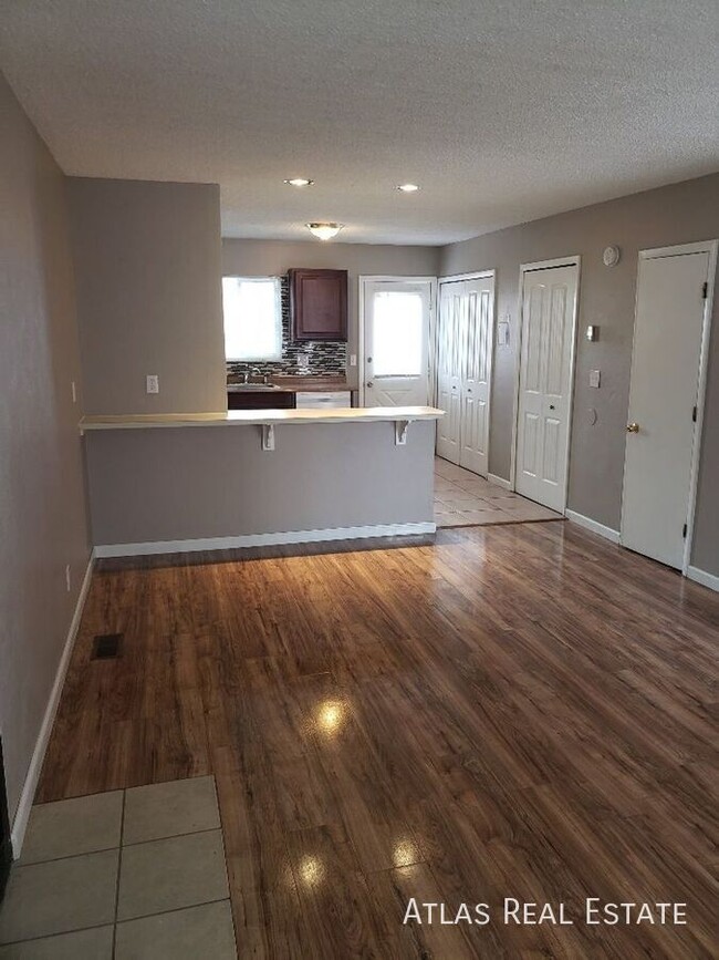 Foto del edificio - BEAUTIFUL 2BR TOWNHOME NESTLED IN THE FOOT...