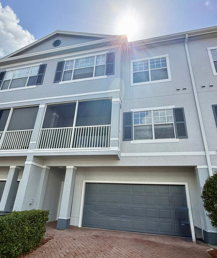 Photo - 2424 Grand Central Pkwy #5