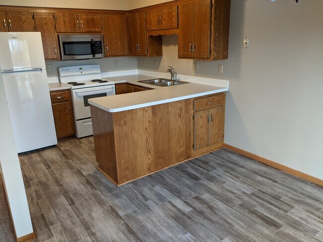 Cocina (desde el comedor) - 7644 Woodlawn Dr