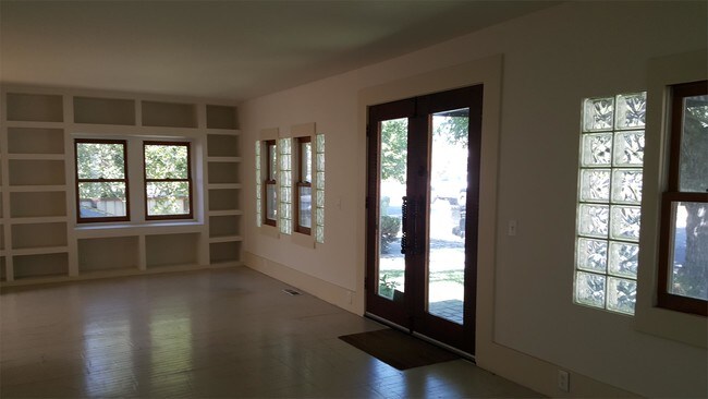 Building Photo - 1180 Randol Ave