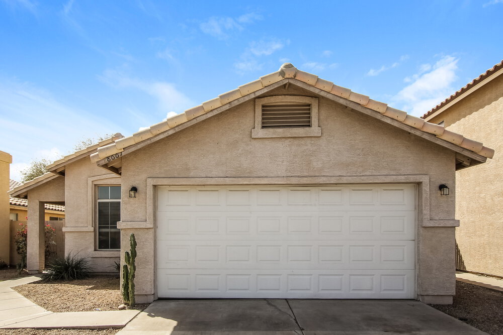 Foto principal - 8667 W Palm Ln