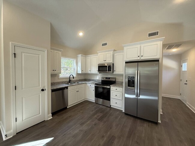 Building Photo - 146 Cooley Rd