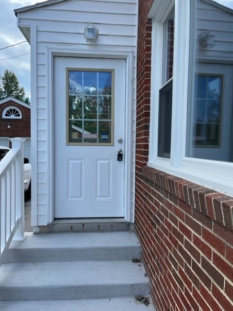 Side Entrance - 19205 Longmeadow Rd