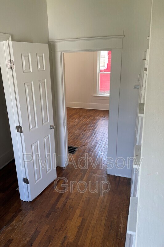 Building Photo - 1041 SW Plass Ave