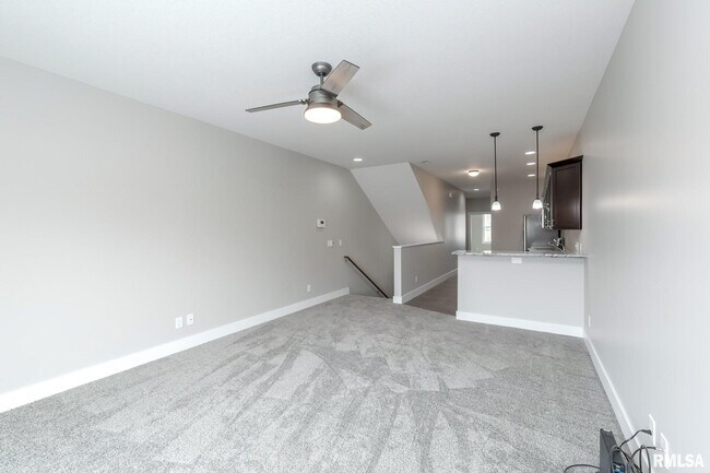 Building Photo - 1302 6th Ave