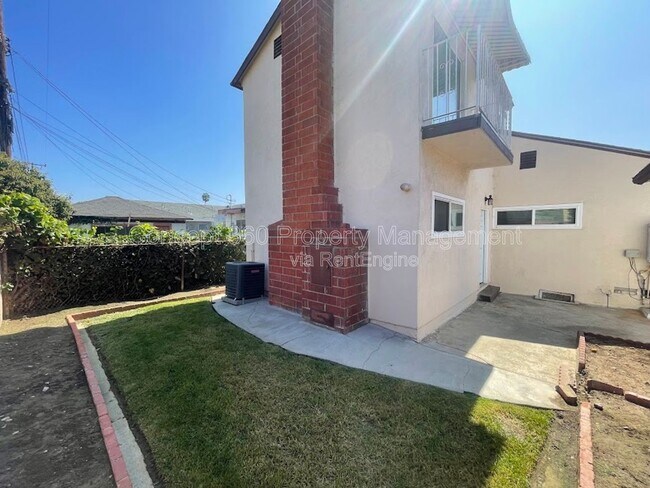 Photo - 1813 W Arbutus St Townhome