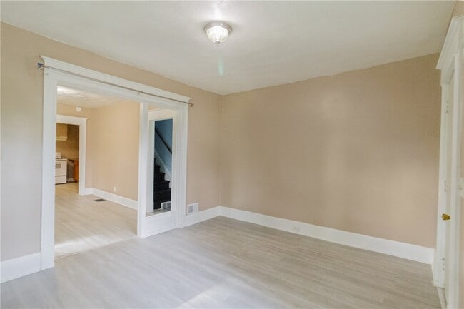 Building Photo - 138 Stuart Ave