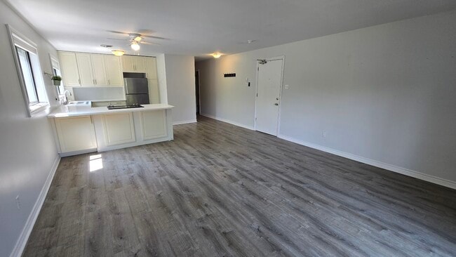 Building Photo - 46 Penetang St