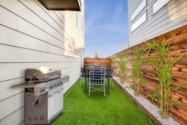 Building Photo - 1715 Bennett Ave