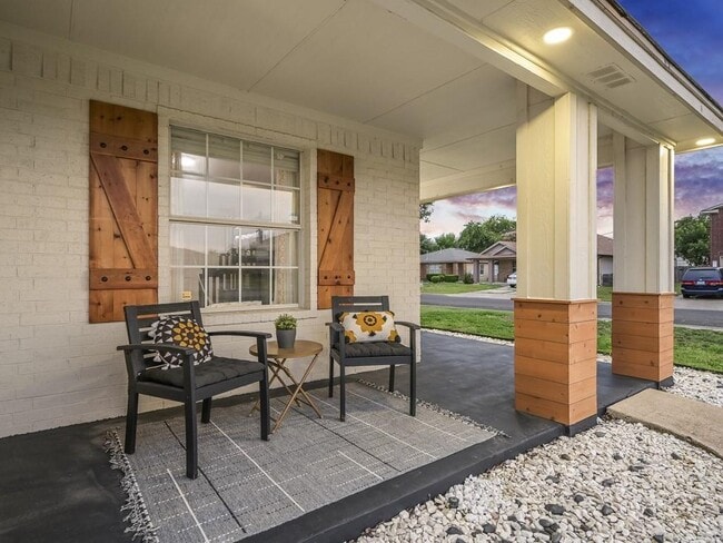 Building Photo - 123 Paige Bend