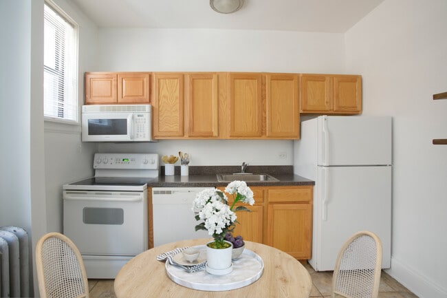 Photo - 1576 Oak Apartments