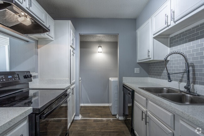 1HAB, 1BA - 806SF - Cocina con área de lavandería - Eleven600
