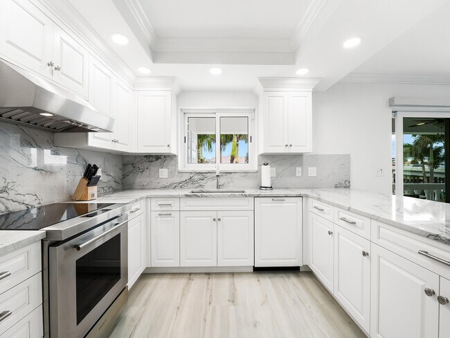 Building Photo - 1710 S Ocean Blvd