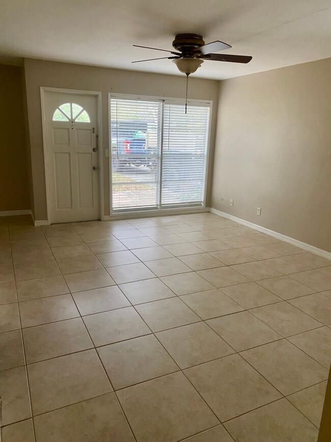 Building Photo - 2 Bedroom 1 Bath Home for Rent