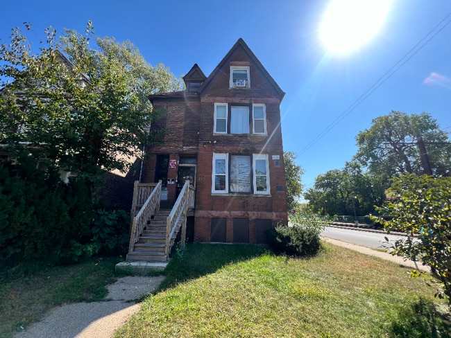 Building Photo - 2701 E 75th Pl