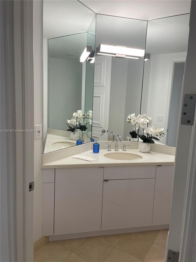 Building Photo - 13631 Deering Bay Dr