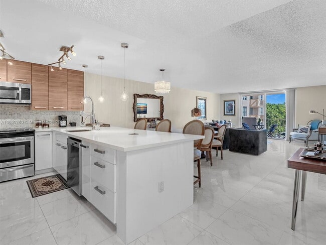 Building Photo - 1865 S Ocean Dr