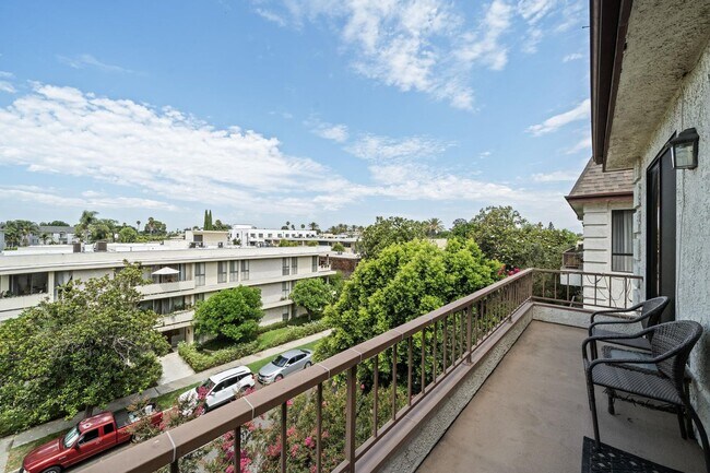 Foto del edificio - 4454 Ventura Canyon Ave