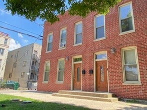 Building Photo - 2153 N Richmond St