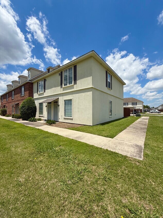 Foto principal - 4000 Lake Beau Pre Blvd