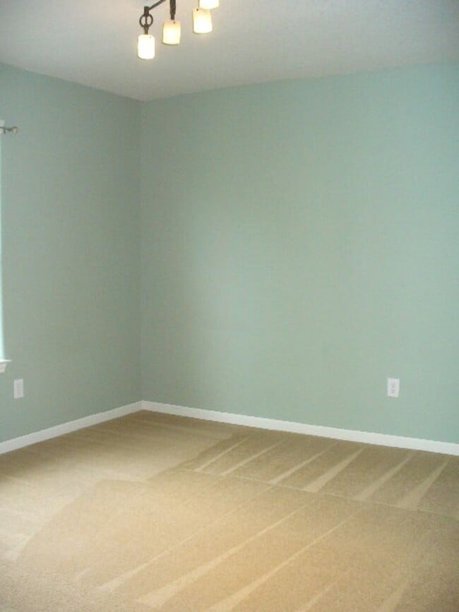 Building Photo - Charming 3-Bedroom Home for Immediate Move-In