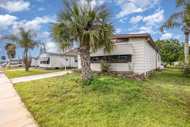 Building Photo - 1918 Sago Palm St NE