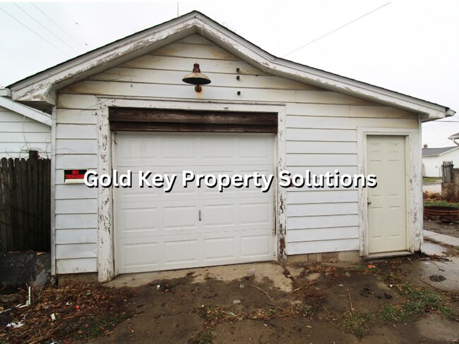 Foto del edificio - Updated 2 BR 1 BA House with Central Air and Garage (SECTION 8 APPROVED)