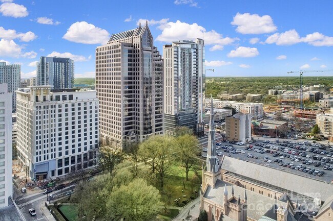 Foto del edificio - 210 N Church St