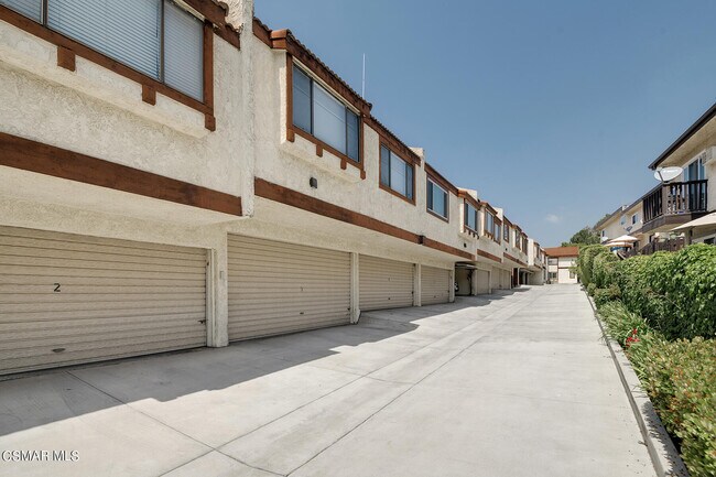 Foto del edificio - 5321 Colodny Dr