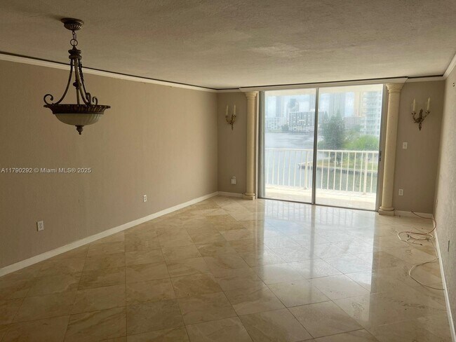 Foto del edificio - 4000 NE 170th St